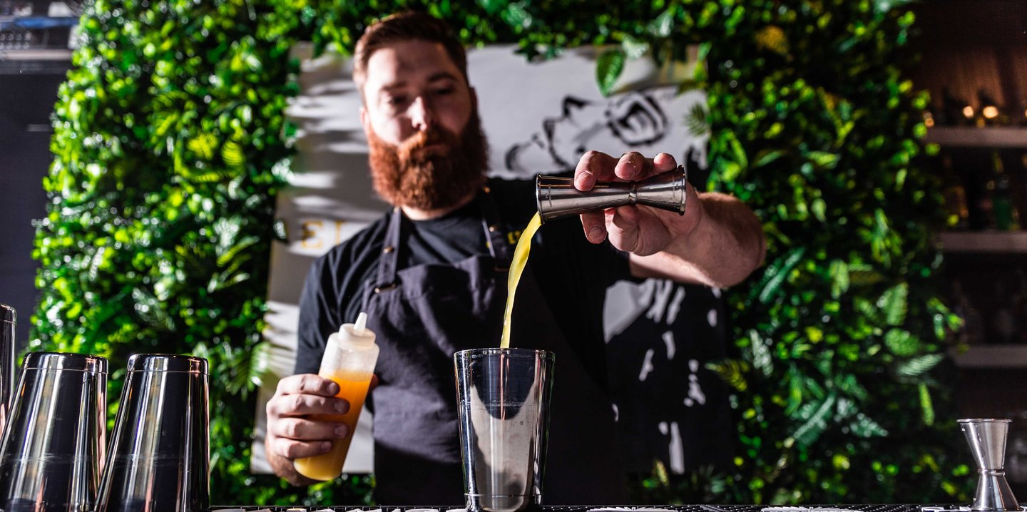 Hiring Event Staff in Dubai: Bartenders, Chefs, Waiters, and More